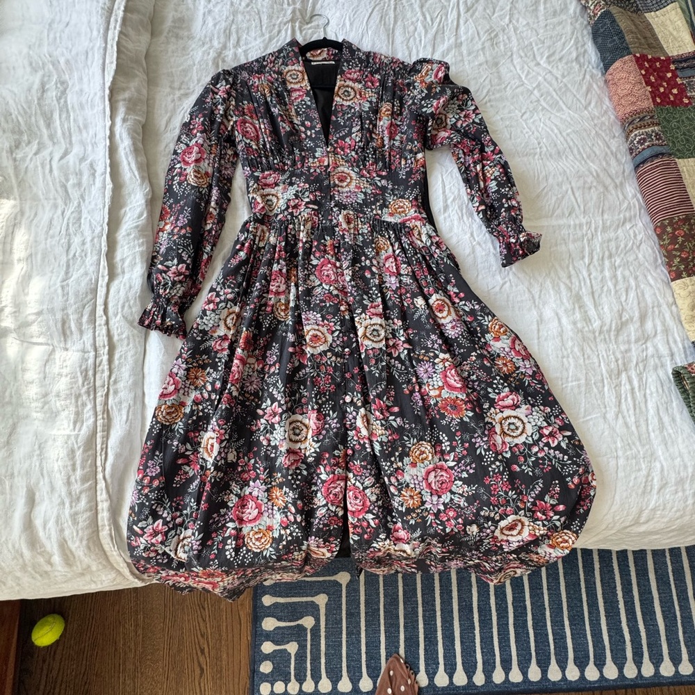 Chic Floral Midi Dress in Black and Pink